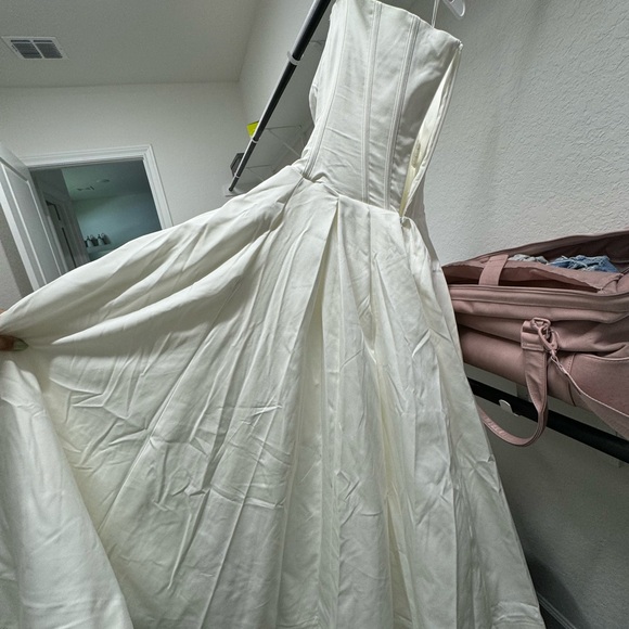 House of CB LADY WHITE STRAPLESS MIDI DRESS (Bigger Cup D-E) - Picture 4 of 8